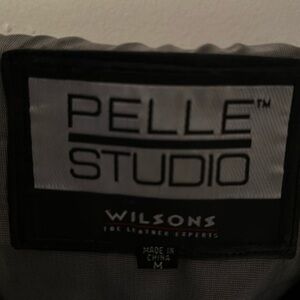 I’m selling this beautiful soft leather jacket for make space in my closet .